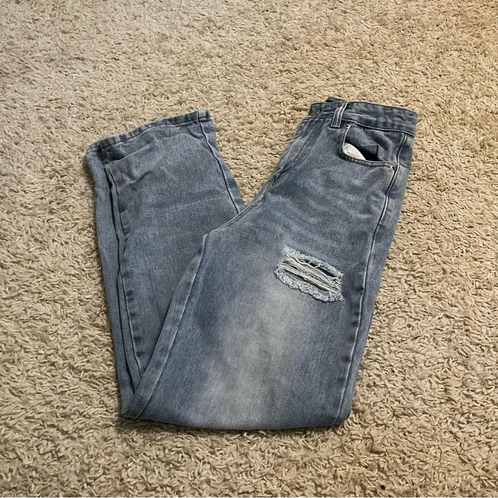 white fox straight leg distressed jeans size small